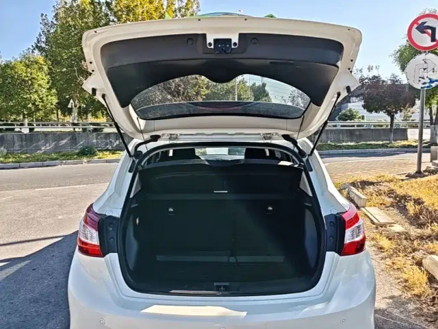 Nissan Tiida — Фото автомобиля 18