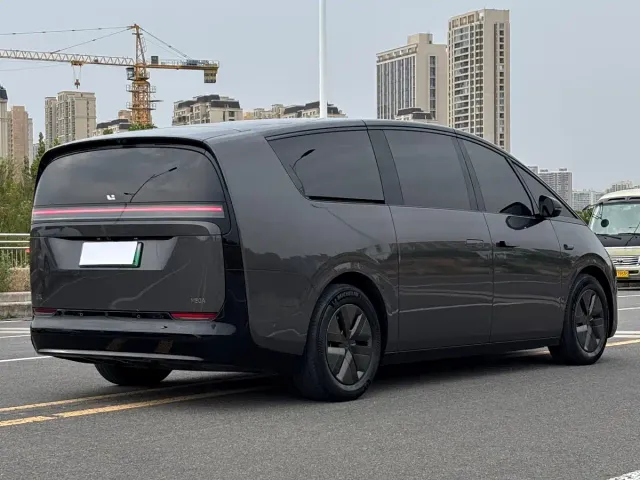 Li Auto MEGA — Фото автомобиля 19