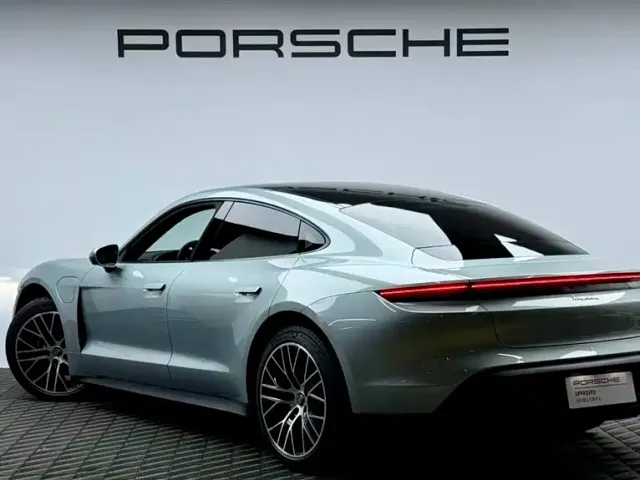 Porsche Taycan — Фото автомобиля 5
