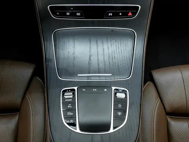 Mercedes-Benz E-Class — Фото автомобиля 20