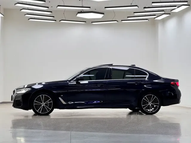 BMW BMW 5 Series 2022 Facelift 530Li Leading M Sport Package — Фото автомобиля 4