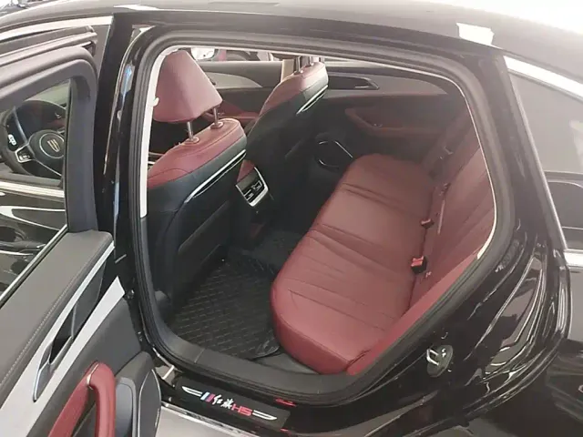 Hongqi H5 — Фото автомобиля 16