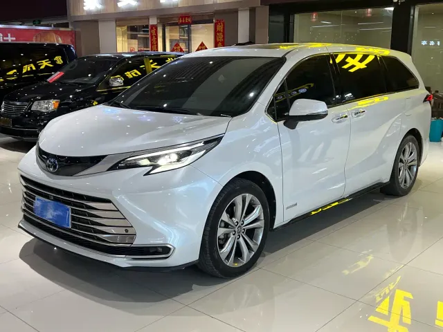 Фотография автомобиля — Toyota Sienna