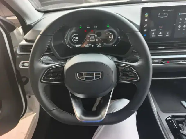 Geely Emgrand — Фото автомобиля 15
