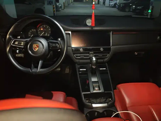 Porsche Macan — Фото автомобиля 12