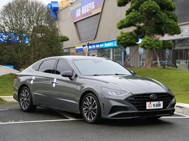 Hyundai Sonata — Фото автомобиля 3