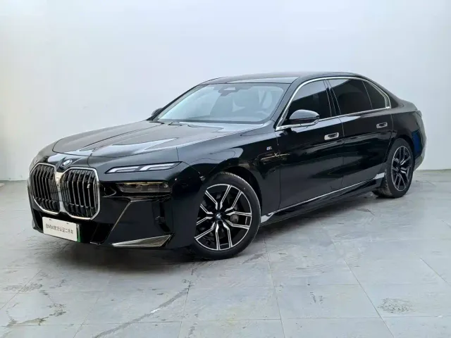 Фотография автомобиля — BMW i7