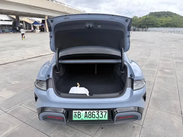 Xiaomi SU7 — Фото автомобиля 10