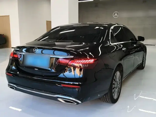 Mercedes-Benz E-Class — Фото автомобиля 6