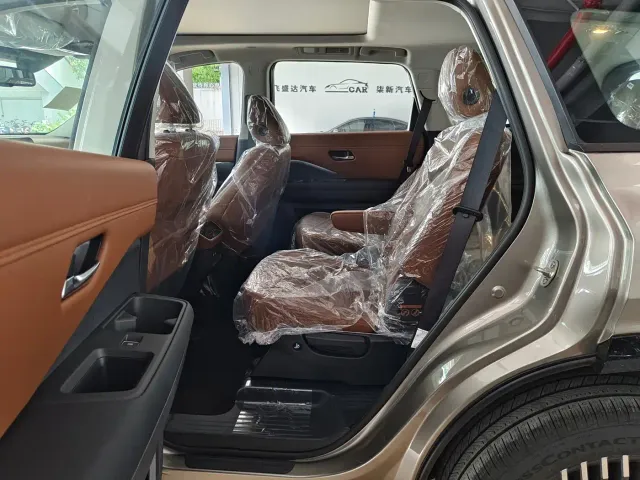 Nissan Terra — Фото автомобиля 6