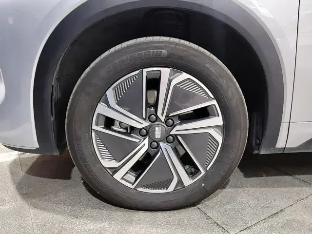 Geely Galaxy Starship 7 EM-i — Фото автомобиля 15
