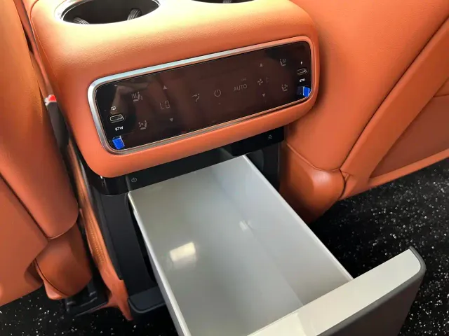 Li Auto L8 — Фото автомобиля 20
