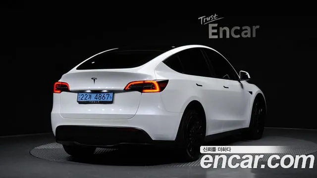 Tesla Model Y — Фото автомобиля 2
