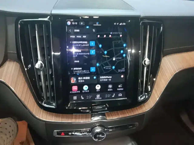 Volvo XC60 — Фото автомобиля 12