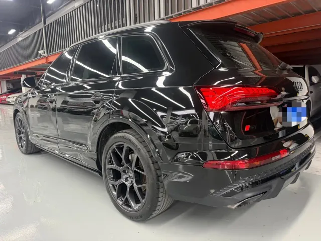 Audi Q7 — Фото автомобиля 18