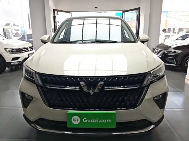 Wuling Asta — Фото автомобиля 2