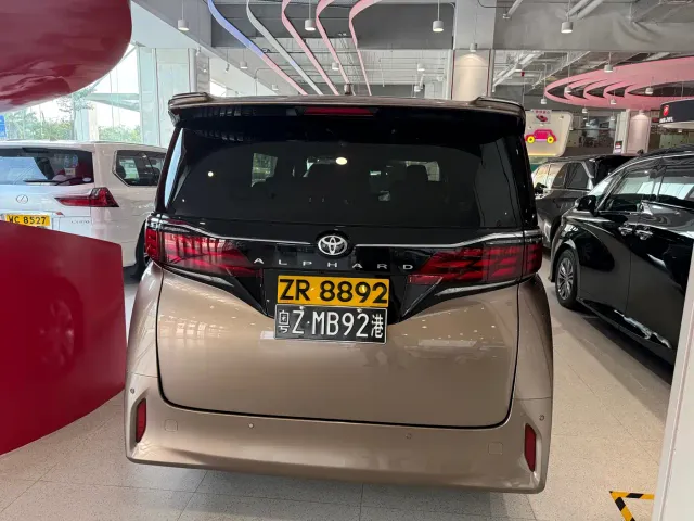 Toyota Alphard — Фото автомобиля 26