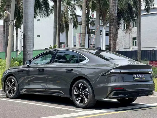 Lincoln Z — Фото автомобиля 5