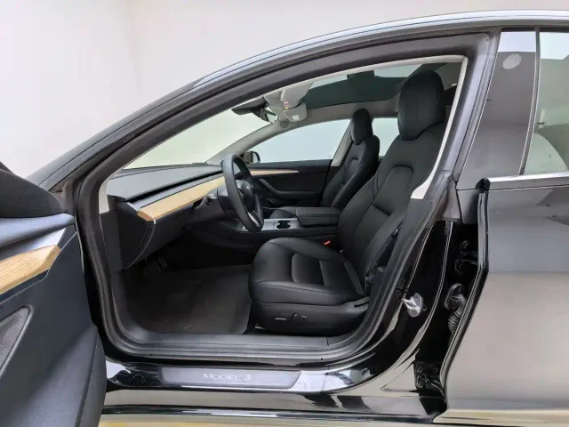 Tesla Model 3 — Фото автомобиля 7