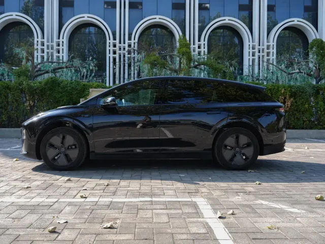 Li Auto i6 — Фото автомобиля 8