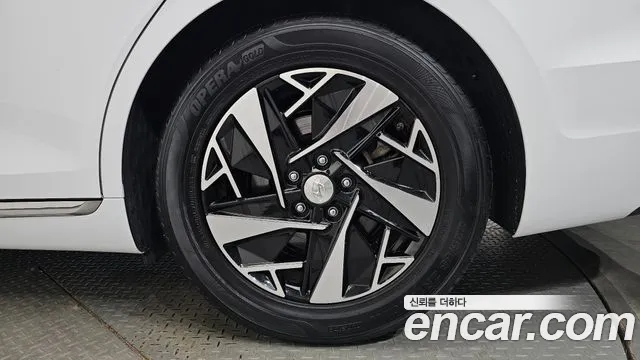 Hyundai Grandeur (New) Hybrid — Фото автомобиля 6
