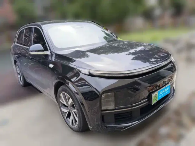 Li Auto L8 — Фото автомобиля 3