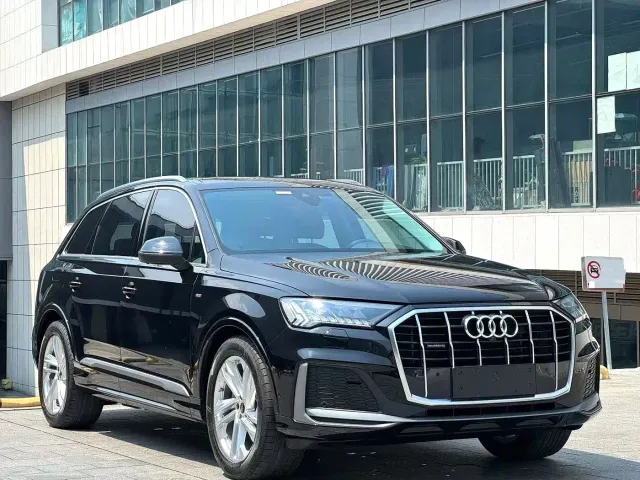 Audi Q7 — Фото автомобиля 3