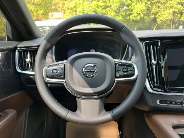 Volvo S90 — Фото автомобиля 11