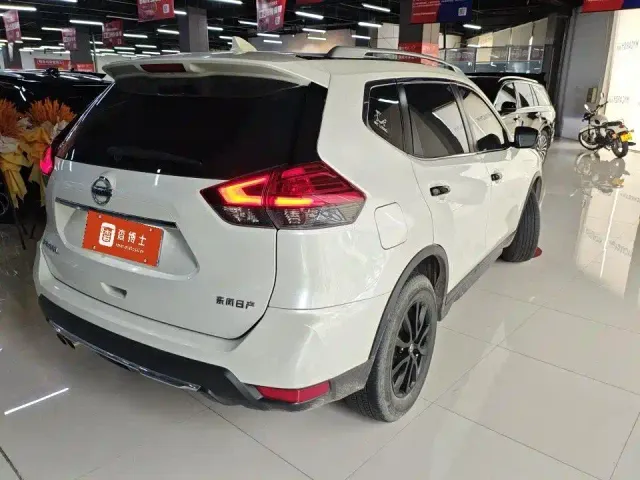 Nissan X-Trail — Фото автомобиля 3