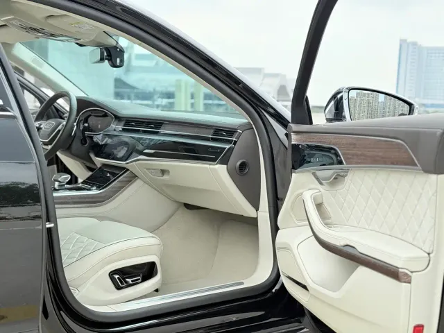 Audi A8 — Фото автомобиля 6