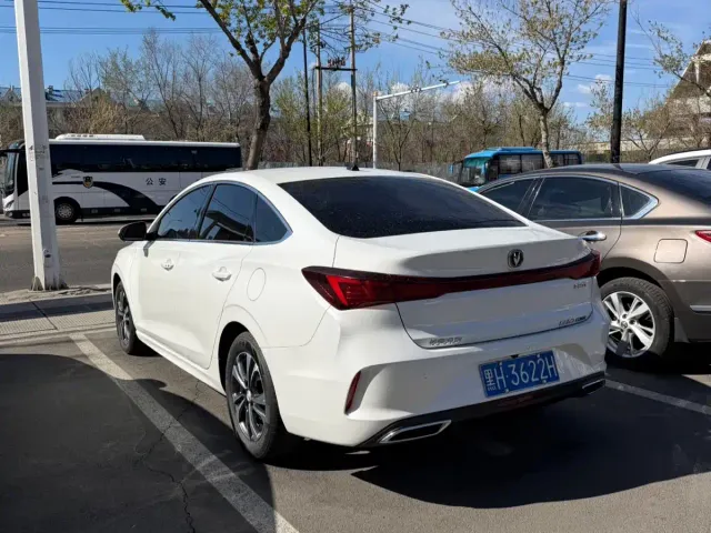Changan Eado — Фото автомобиля 3
