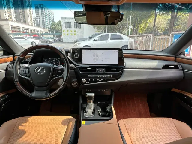 Lexus ES — Фото автомобиля 7