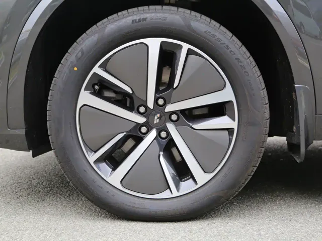 Li Auto L8 — Фото автомобиля 20