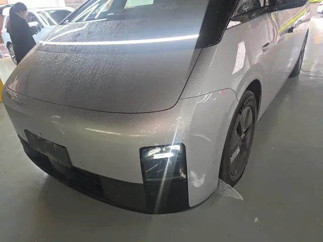 Li Auto MEGA — Фото автомобиля 23