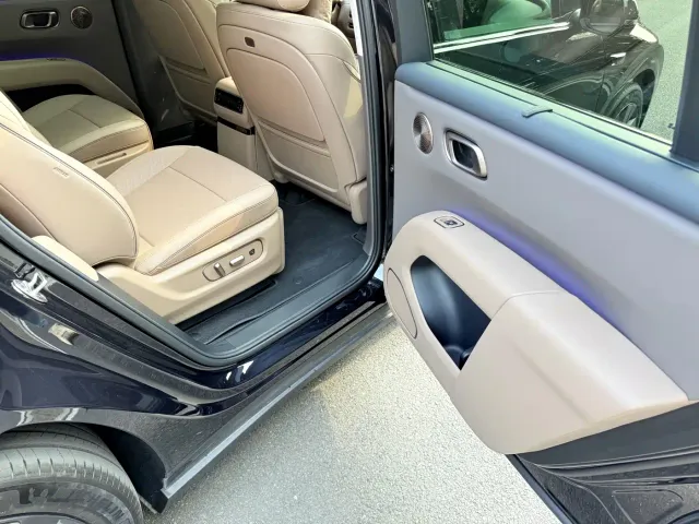 Li Auto i8 — Фото автомобиля 17