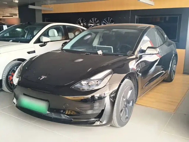 Фотография автомобиля — Tesla Model 3