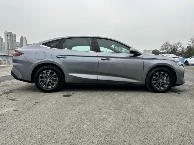 BYD Qin L — Фото автомобиля 17