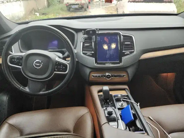Volvo XC90 — Фото автомобиля 12