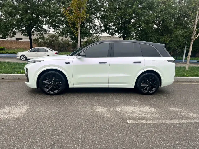 Li Auto L8 — Фото автомобиля 17