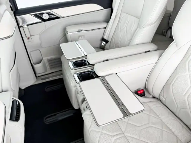 Volvo EM90 — Фото автомобиля 13