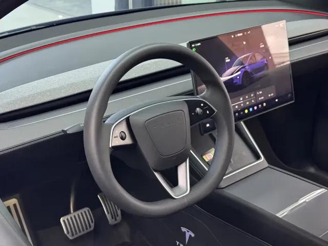 Tesla Model Y — Фото автомобиля 16