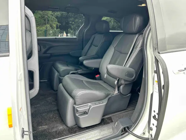 Toyota Sienna — Фото автомобиля 5