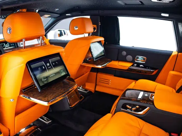 Rolls-Royce Phantom — Фото автомобиля 12