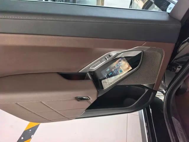 BMW i7 — Фото автомобиля 8