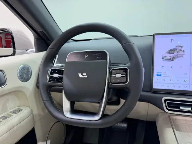 Li Auto L6 — Фото автомобиля 15