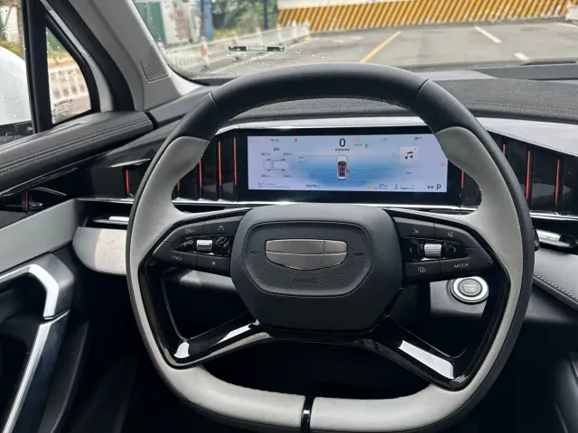 Geely Boyue L — Фото автомобиля 18