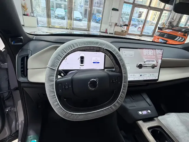 Volvo XC70 Plug-in Hybrid — Фото автомобиля 8