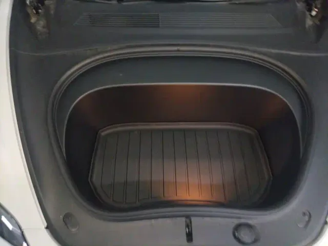 Tesla Model 3 — Фото автомобиля 16