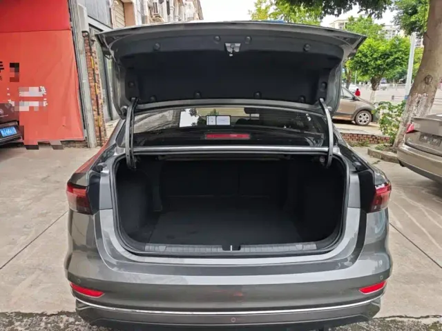 Geely Emgrand — Фото автомобиля 14