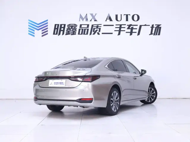 Lexus ES — Фото автомобиля 7